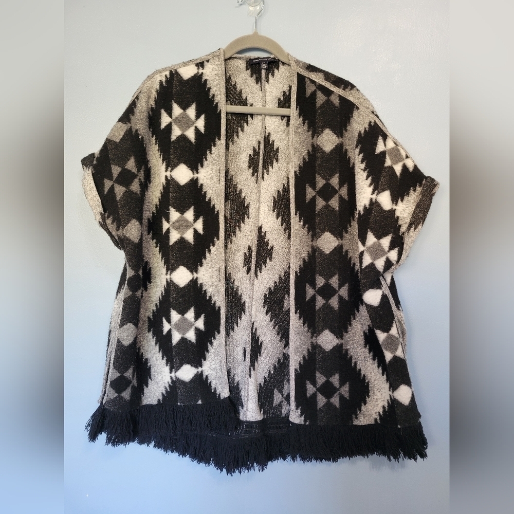 American Eagle Outfitters Southwestern Print Poncho M Black